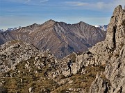 54 Scendiamo al Passo la Forca sul tormentato sentiero 501